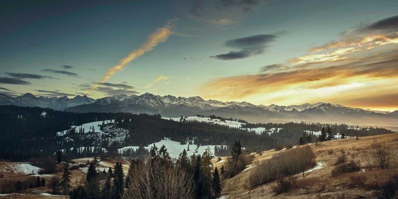 B2B销售赋能新引擎：整合CRM与销售情报工具，驱动电子商务时代供应商高效赢单